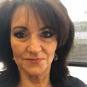 Meet your Posher, Debbie